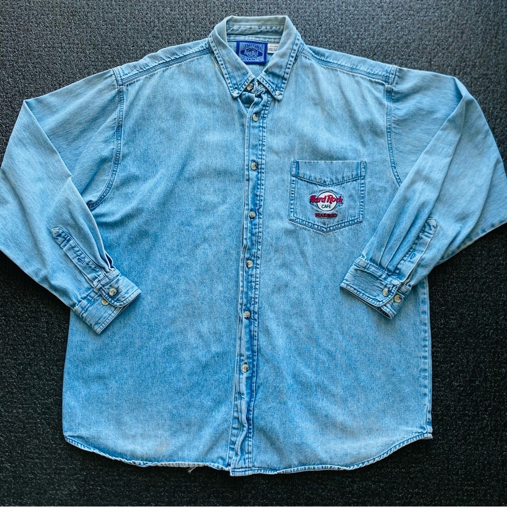 90s Hard Rock Cafe Madrid,Spain Denim Shirt SizeXL(Small hole adds to aesthetic)